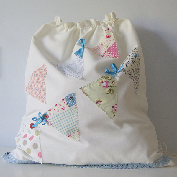 Drawstring bunting bag...